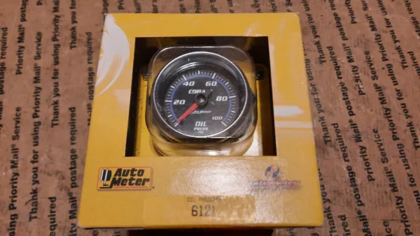 Autometer Gauge Auto Meter Part # 6121 Oil pressure gauge