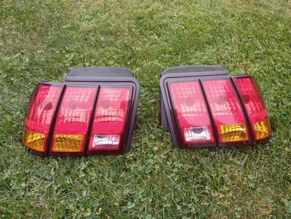 1999 2001 Ford Mustang COBRA Rear Tail Lights SVT 4.6L 99 01 4.6L 4V 32V Amber