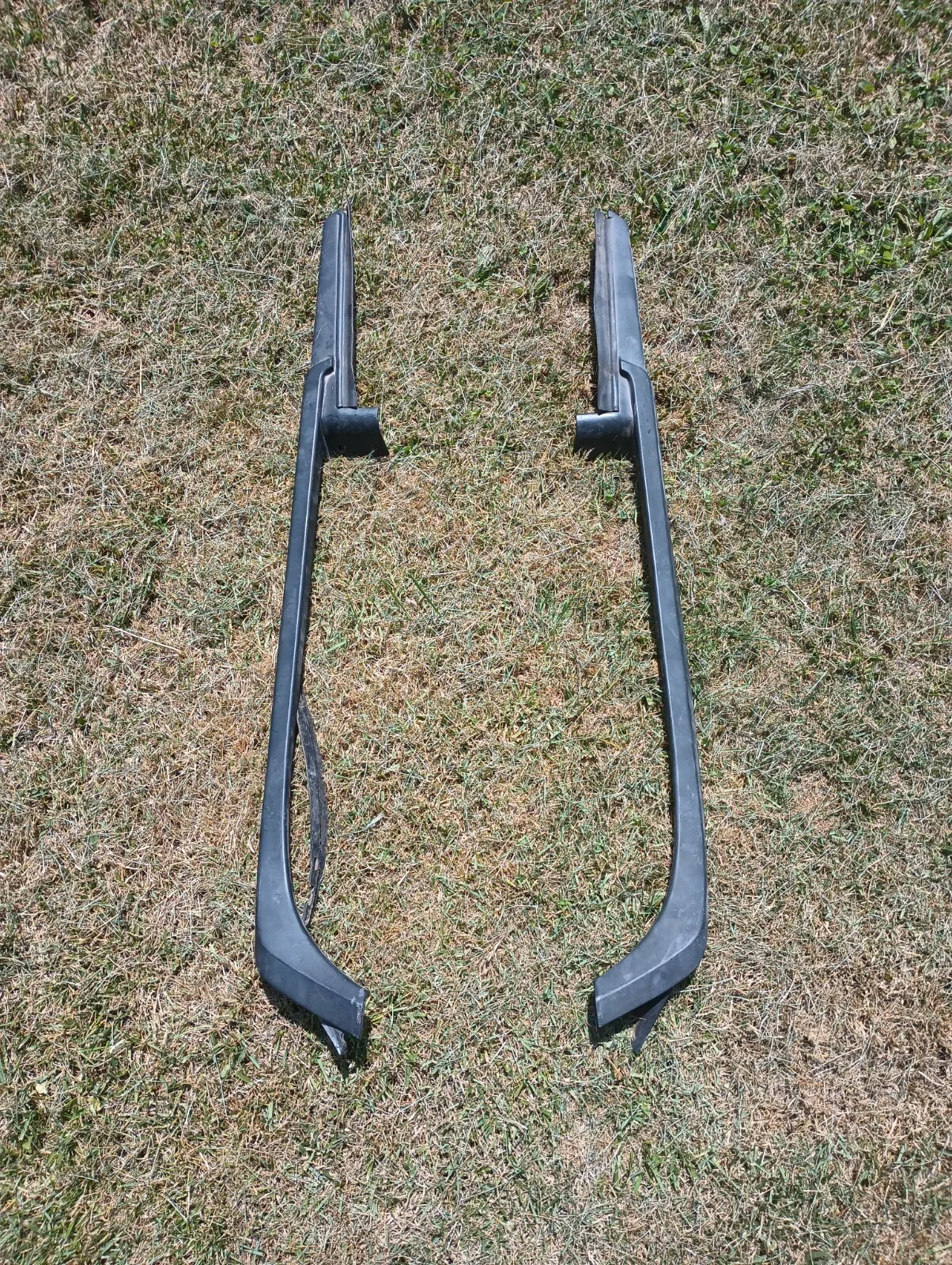 1983-1993 Ford Mustang Convertible Outer trim on quarter panel Hockey sticks