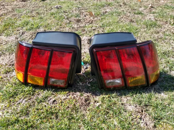 1999 2001 Ford Mustang COBRA Rear Tail Lights SVT 4.6L 99 01 4.6L 4V 32V Amber