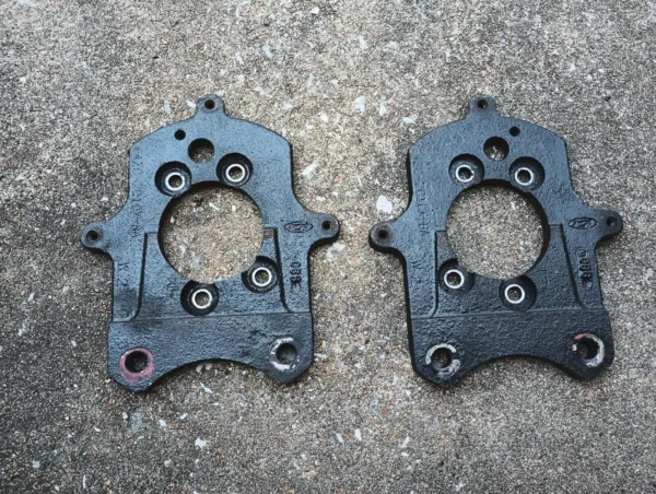 1994-1998 Ford Mustang 4.6L Cobra rear mounting Axle brake brackets SVT 5.0L 302