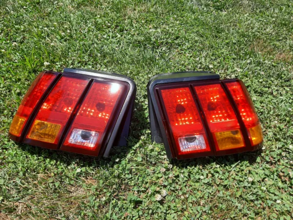 1999 2001 Ford Mustang COBRA Rear Tail Lights SVT 4.6L 99 01 4.6L 4V 32V Amber