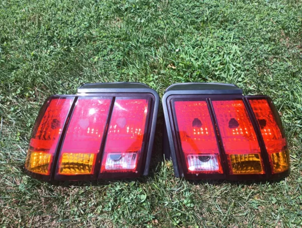 1999 2001 Ford Mustang COBRA Rear Tail Lights SVT 4.6L 99 01 4.6L 4V 32V Amber