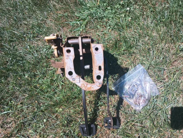 1983-1993 Ford Mustang Manual Clutch & Brake Pedal Assembly 5 speed T-5 Cobra GT - Image 3