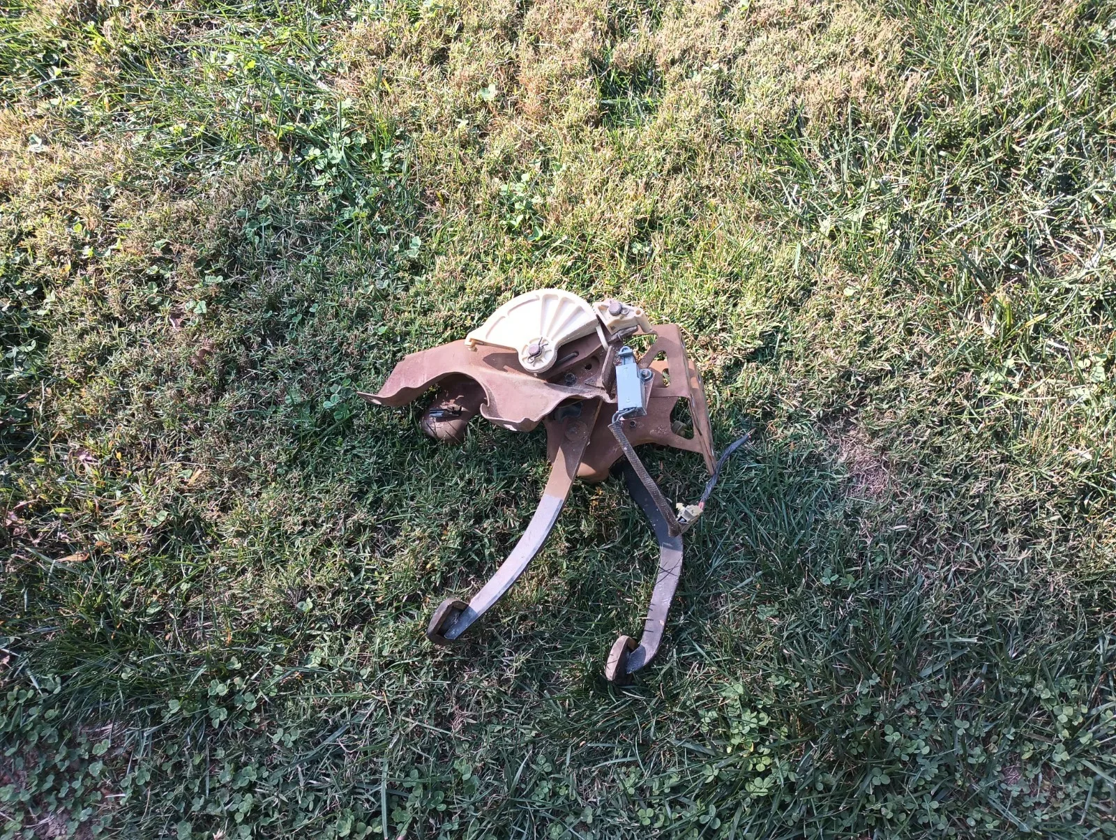 1983-1993 Ford Mustang Manual Clutch & Brake Pedal Assembly 5 speed T-5 Cobra GT - Image 2