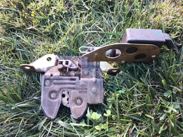 1992-1993 Ford Mustang Rear Hatchback Latch Assembly GT LX Cobra 5.0L - Image 3
